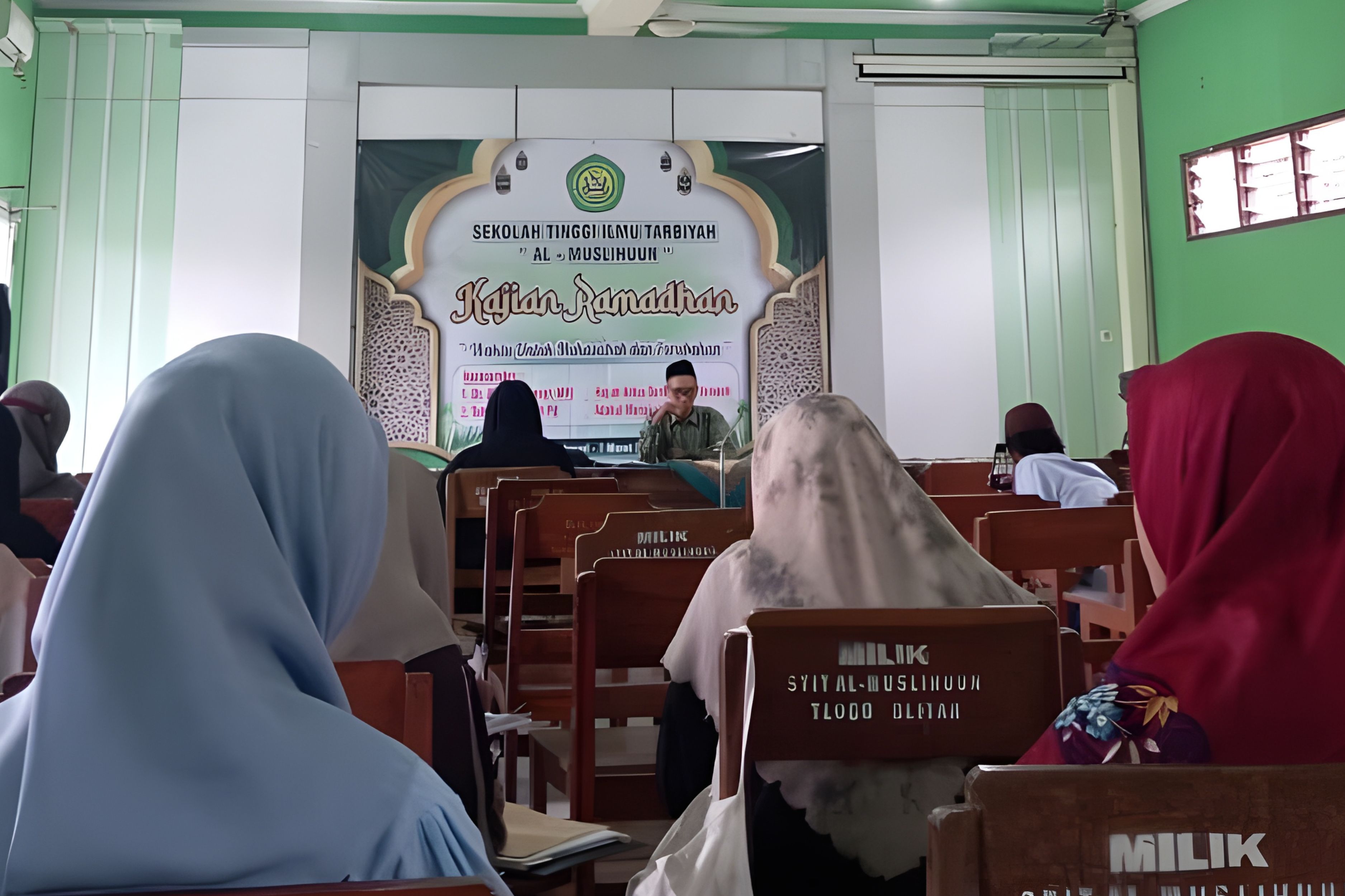 Auditorium Sesak, Mahasiswa STIT Al-Muslihuun Antusias Bedah Kitab Klasik Selama Ramadan